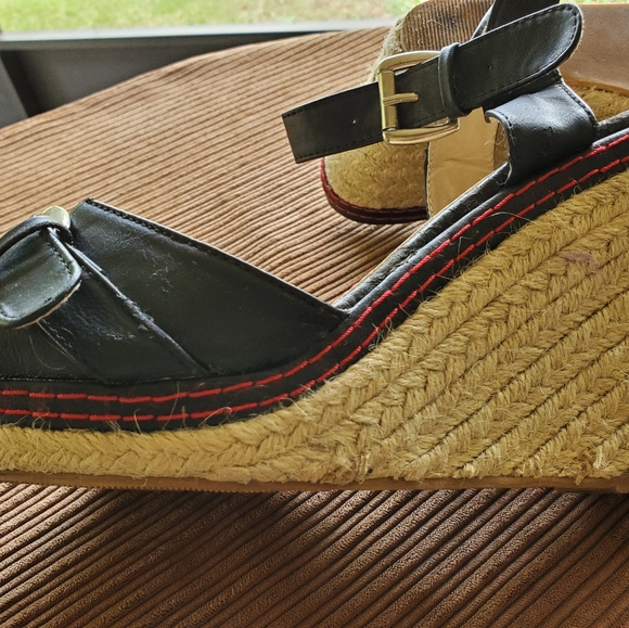 Women's open toe platform ankle strap open toe wedge sandals. Size 11. - Picture 14 of 15